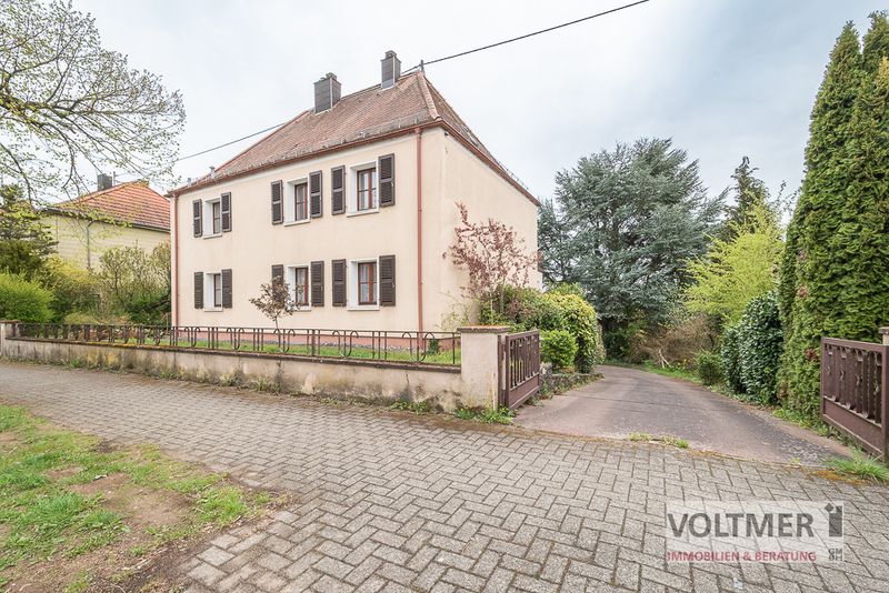 ALTBAU TRIFFT ENERGIEEFFIZIENZ - freistehendes Einfamilienhaus mit Garten in Neunkirchen!